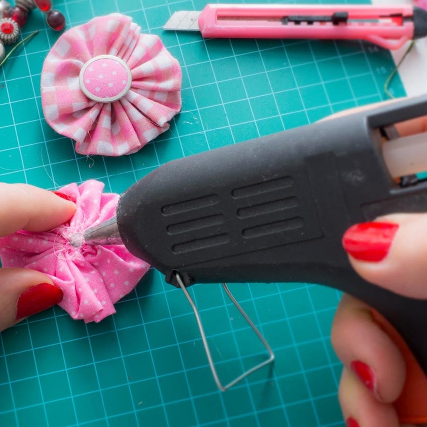 0557A Professional Hot Melt Glue Gun with Rapid Heating and Quick Melt Glue Gun For Multiuse DeoDap