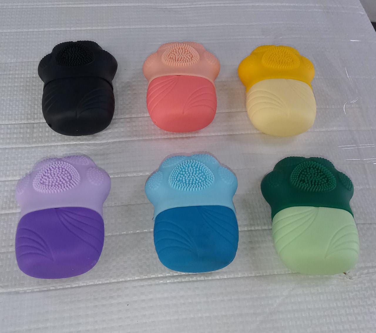 Non Slip Silicone Face Ice Cubes Easy Grip New Unique Shape ice Roller Base Reusable for Beauty  ( 1 pc ) Eshaan Traders