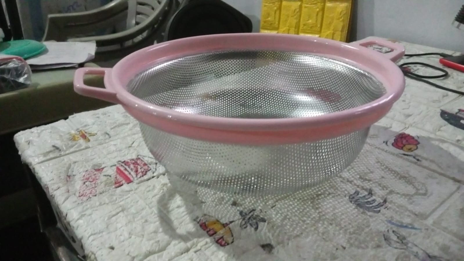 7147 Big Stainless Steel Colander with Handle, Large Metal Mesh Basket Strainer for Pasta, Spaghetti, Berry, Veggies, Fruits,  Kitchen Food Colander, Dishwasher Safe (1 pc ) Eshaan Traders